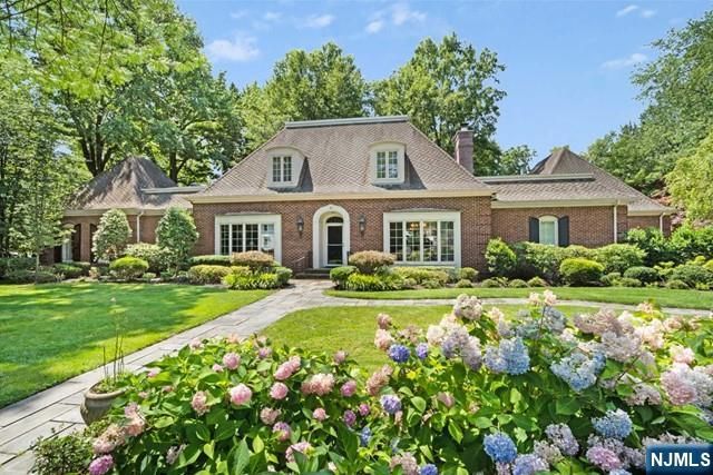 2 Canoe Lane, Roseland, NJ 07068