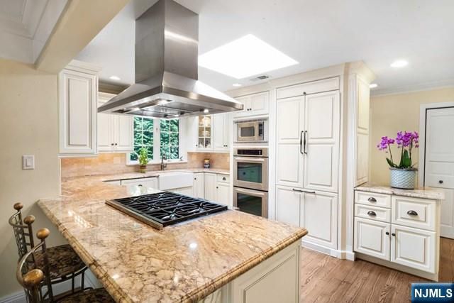 2 Canoe Lane, Roseland, NJ 07068