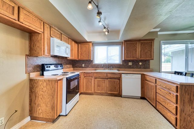 925 Starlite Ln, Yuba City, CA 95991