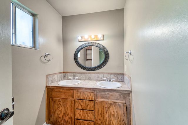 925 Starlite Ln, Yuba City, CA 95991