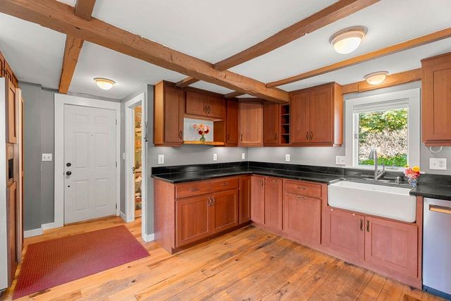 29 Middle Street, Amherst, NH 03031