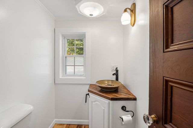 29 Middle Street, Amherst, NH 03031
