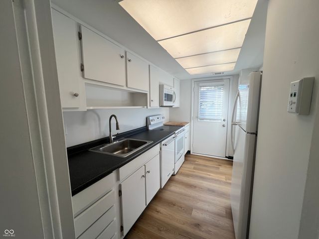 7348 Countrybrook Drive, Indianapolis, IN 46260