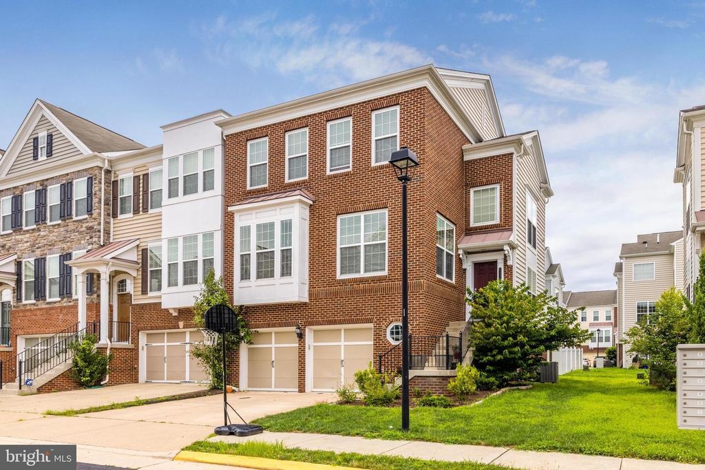 43538 HERITAGE GAP TER, Chantilly, VA 20152