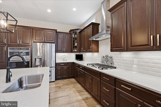 6198 CHANCELLORSVILLE DR, Gainesville, VA 20155