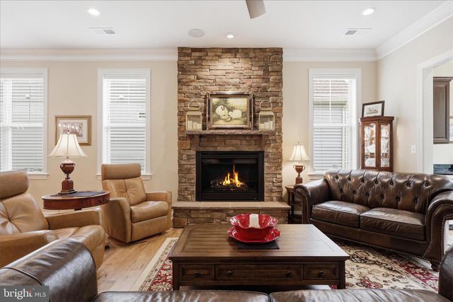 6198 CHANCELLORSVILLE DR, Gainesville, VA 20155