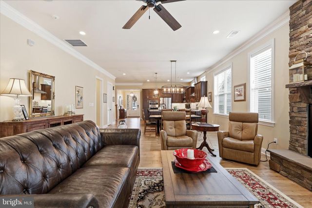 6198 CHANCELLORSVILLE DR, Gainesville, VA 20155