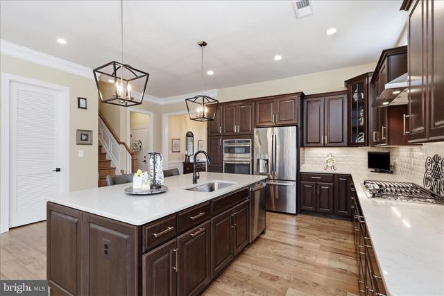 6198 CHANCELLORSVILLE DR, Gainesville, VA 20155