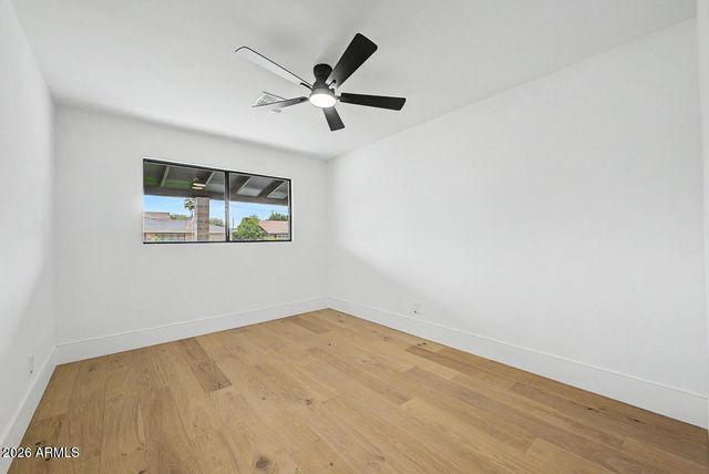 8008 E WHITTON Avenue, Scottsdale, AZ 85251