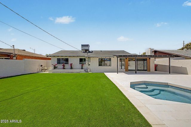 8008 E WHITTON Avenue, Scottsdale, AZ 85251