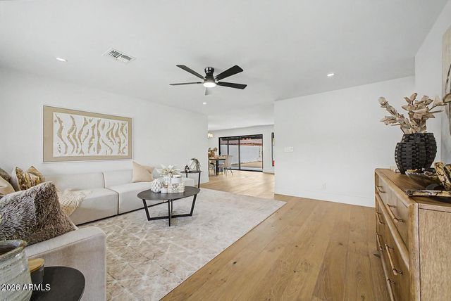 8008 E WHITTON Avenue, Scottsdale, AZ 85251