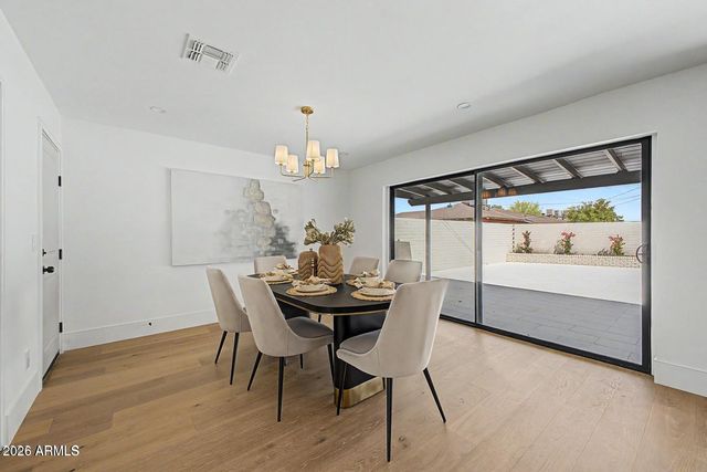 8008 E WHITTON Avenue, Scottsdale, AZ 85251