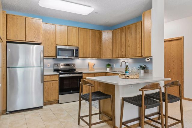 9225 Medicine Lake Road 205B, Golden Valley, MN 55427