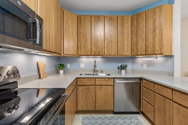 9225 Medicine Lake Road 205B, Golden Valley, MN 55427