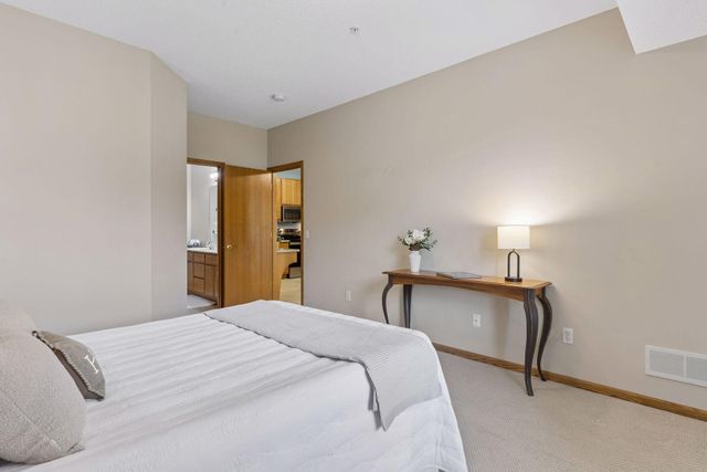 9225 Medicine Lake Road 205B, Golden Valley, MN 55427