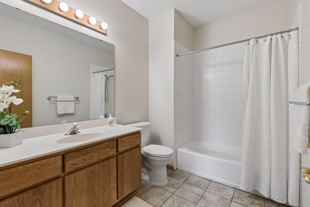 9225 Medicine Lake Road 205B, Golden Valley, MN 55427