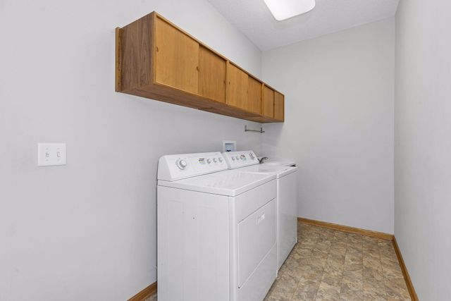9225 Medicine Lake Road 205B, Golden Valley, MN 55427