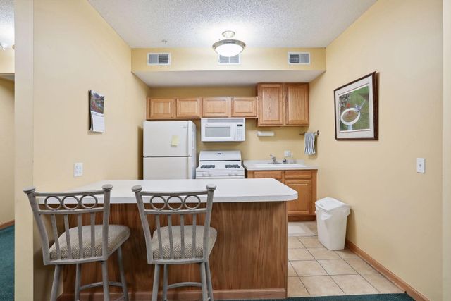 9225 Medicine Lake Road 205B, Golden Valley, MN 55427