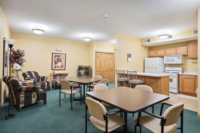 9225 Medicine Lake Road 205B, Golden Valley, MN 55427