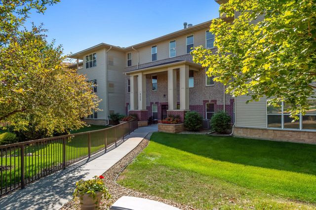 9225 Medicine Lake Road 205B, Golden Valley, MN 55427