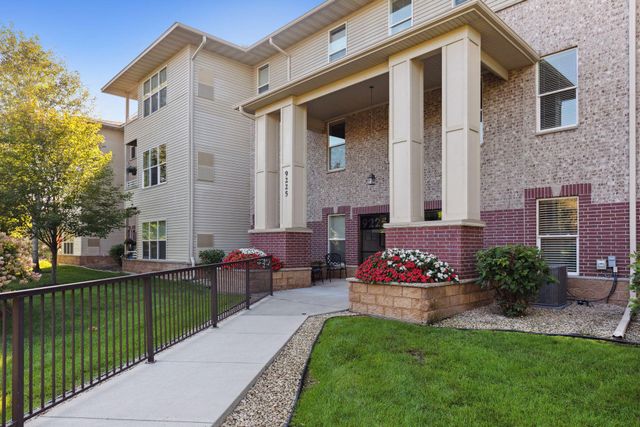 9225 Medicine Lake Road 205B, Golden Valley, MN 55427