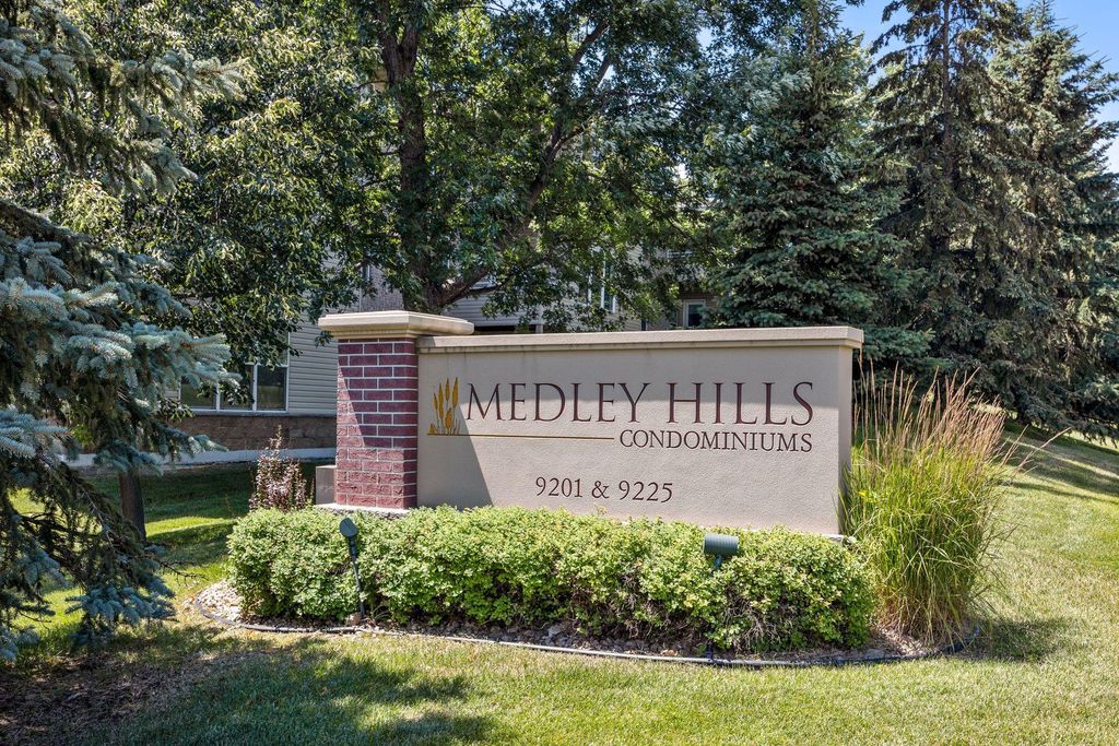 9225 Medicine Lake Road 205B, Golden Valley, MN 55427