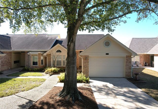 3011 Flower Field Lane, Pearland, TX 77584