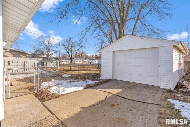 2272 E BLACK Avenue, Springfield, IL 62702