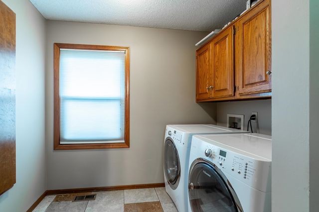 9224 Laurel Hurst Place, Fort Wayne, IN 46835