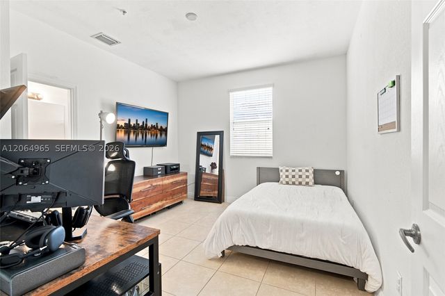 1075 SW 147 Ave 5601, Pembroke Pines, FL 33027