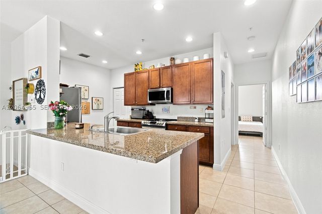 1075 SW 147 Ave 5601, Pembroke Pines, FL 33027