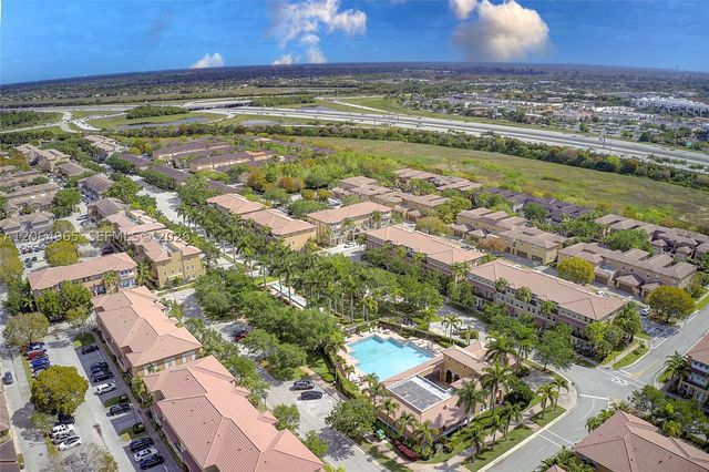 1075 SW 147 Ave 5601, Pembroke Pines, FL 33027