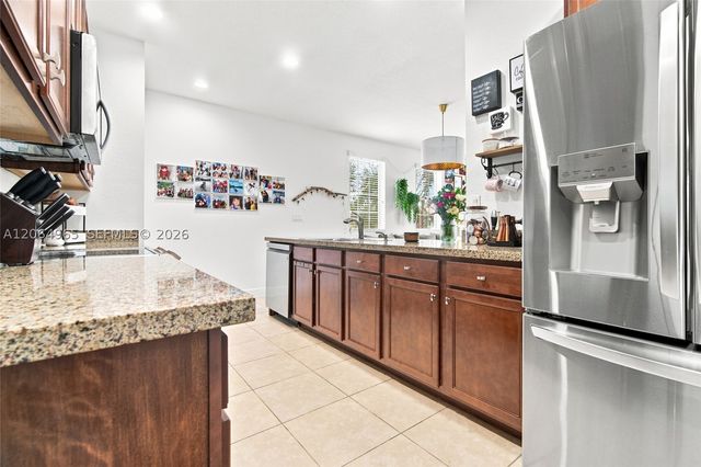1075 SW 147 Ave 5601, Pembroke Pines, FL 33027