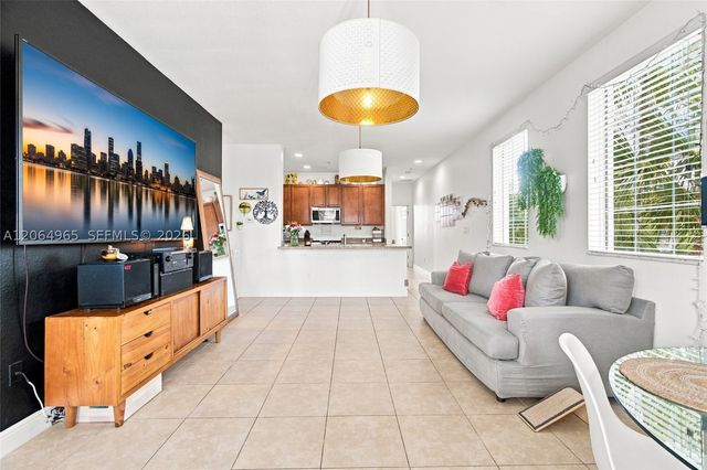 1075 SW 147 Ave 5601, Pembroke Pines, FL 33027