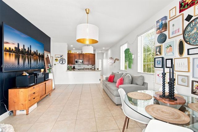 1075 SW 147 Ave 5601, Pembroke Pines, FL 33027