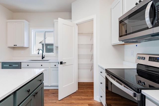 6767 66th Avenue S, Horace, ND 58047