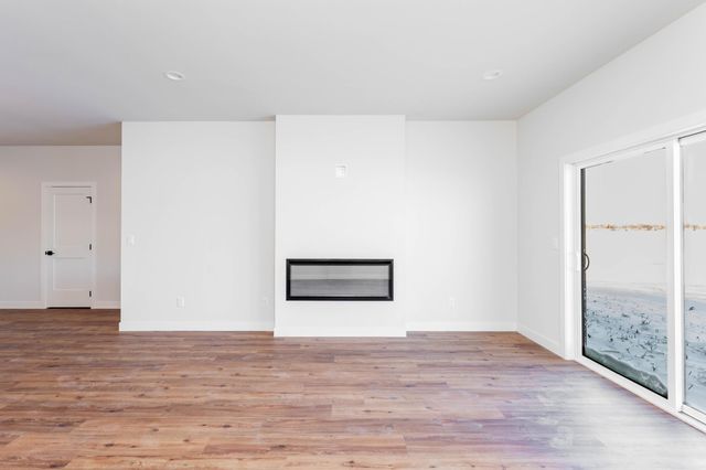 6767 66th Avenue S, Horace, ND 58047