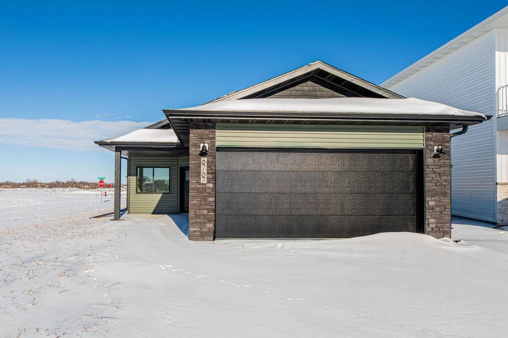 6767 66th Avenue S, Horace, ND 58047