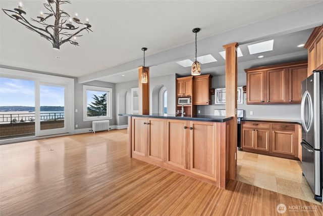 604 W Kinnear Place, Seattle, WA 98119
