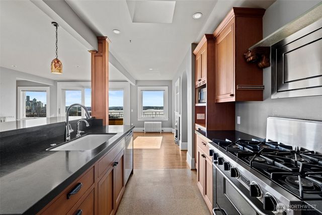 604 W Kinnear Place, Seattle, WA 98119