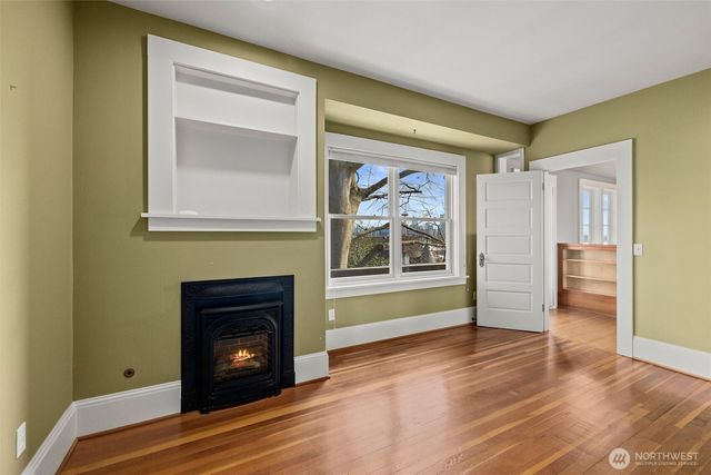 604 W Kinnear Place, Seattle, WA 98119