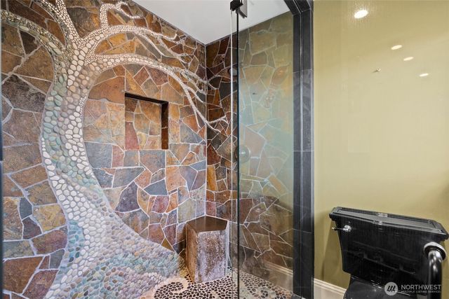 604 W Kinnear Place, Seattle, WA 98119