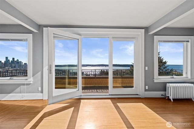 604 W Kinnear Place, Seattle, WA 98119