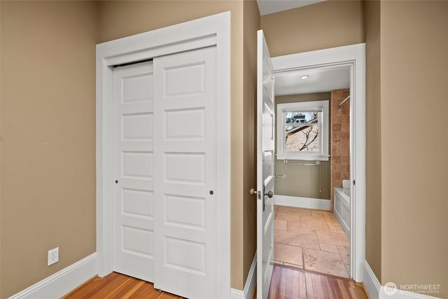 604 W Kinnear Place, Seattle, WA 98119