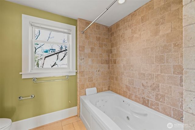 604 W Kinnear Place, Seattle, WA 98119