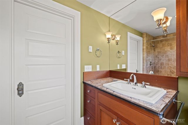 604 W Kinnear Place, Seattle, WA 98119