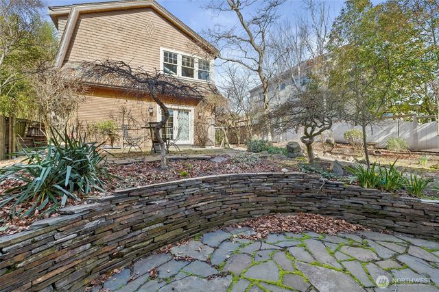 604 W Kinnear Place, Seattle, WA 98119