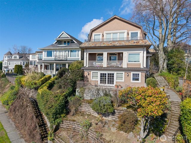 604 W Kinnear Place, Seattle, WA 98119