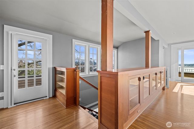 604 W Kinnear Place, Seattle, WA 98119