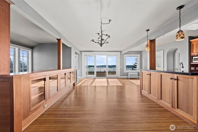 604 W Kinnear Place, Seattle, WA 98119